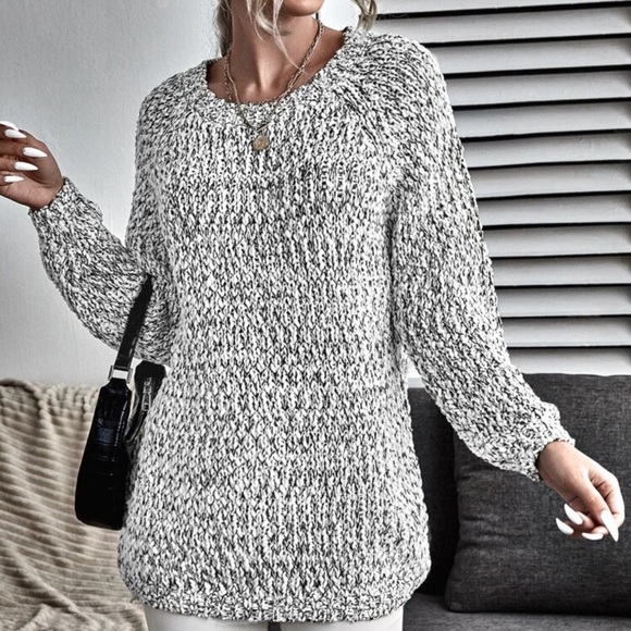 Beautiful woman bow back space dye longline sweater - Picture 2 of 7